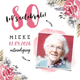 Uitnodiging verjaardag  vrouw hip met geschilderde bloemen