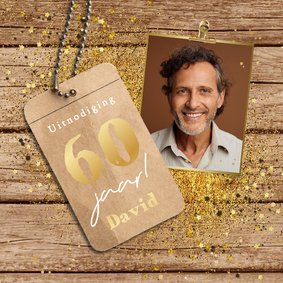 Uitnodiging verjaardagsfeest hout goud glitter label foto