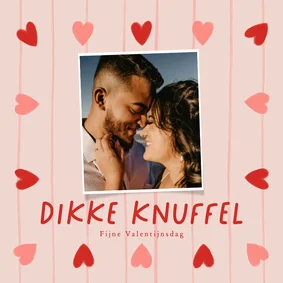 Valentijnskaart dikke knuffel strepen hartjes foto