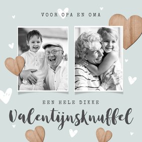 Valentijnskaartje dikke knuffel houten hartjes en foto's