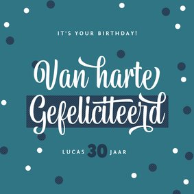 Verjaardagskaart confetti kalligrafie groen blauw typo