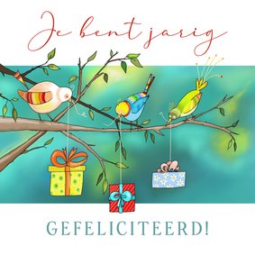 Verjaardagskaart drie vogeltjes met cadeautjes