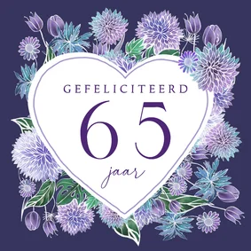 Verjaardagskaart hart paarse bloemen