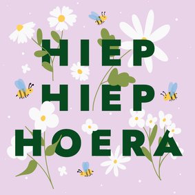 Verjaardagskaart lila met bloemen en bijen hiep hoera