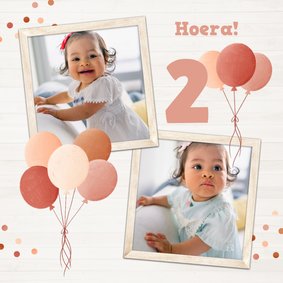 Verjaardagskaart met hout foto's en roze ballonnen