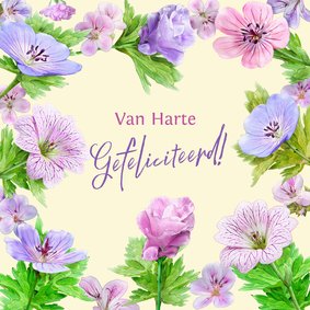 Verjaardagskaart met tekening van blauwe en roze bloemen