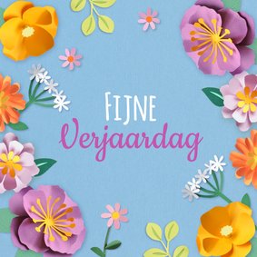 Verjaardagskaart oranje en paarse bloemen