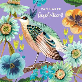 Verjaardagskaart vogel op tak en bloemen paars