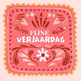 Verjaardagskaart vrolijke ornamenten roze