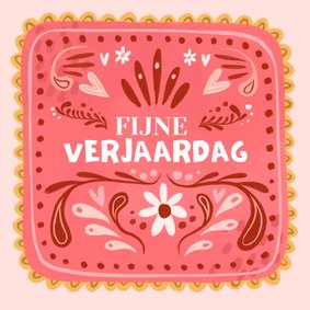 Verjaardagskaart vrolijke ornamenten roze