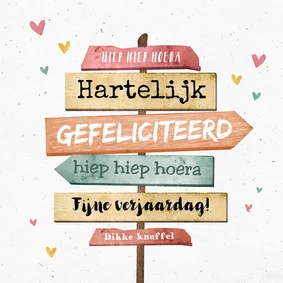 Verjaardagskaart wegwijzers hout kleurtjes hartjes