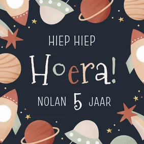 Verjaardagskaartje ruimtevaart met planeten en raket