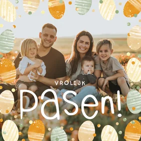 Vrolijke fotokaart met paaseitjes en grote foto