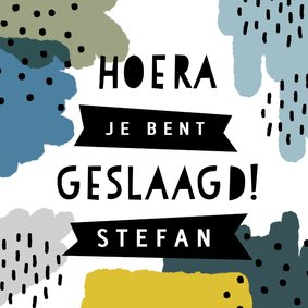 Vrolijke geslaagd kaart met verf, streepjes en typografie