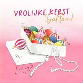 Vrolijke kerstkaart met gekleurde kerstballen