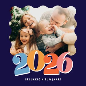 Vrolijke nieuwjaarskaart foto met kleurrijk jaartal