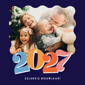 Vrolijke nieuwjaarskaart foto met kleurrijk jaartal