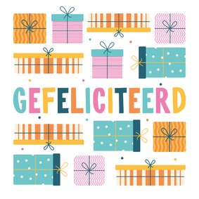 Vrolijke verjaardagskaart cadeautjes confetti gefeliciteerd