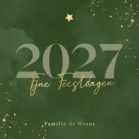 Waterverf kerstkaartje groen met jaartal en sterretje goud