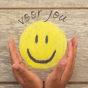 Wenskaart met gele smiley en tekst ‘voor jou’