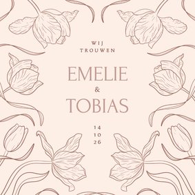 Zacht beige klassieke trouwkaart met stijlvolle tulpen