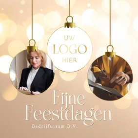 Zakelijk beige kerstkaart met foto's glitters en kerstballen