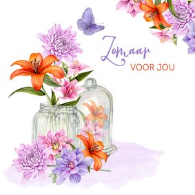 Zomaar bloemen in vaasje en stolp