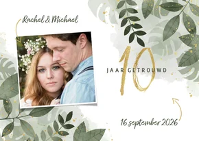 Hippe uitnodiging jubileum 10 jaar met planten en waterverf
