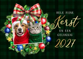 Kerstkaart kerstkrans kerstballen ruiten strik en foto