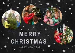 Kerstkaart met kerstballen foto's