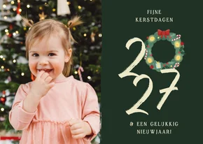 Kerstkaartje donkergroen met grote foto en 2027 kerstkrans