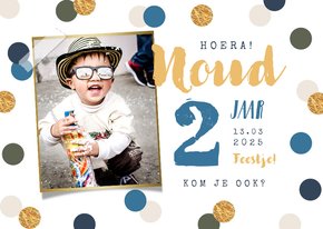 Kinderfeestje feestelijk confetti goud foto jongen