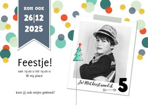 Kinderfeestje uitnodiging kerst jongen confetti