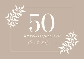 Klassieke beige jubileum kaart met witte takjes