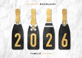 Leuke nieuwjaarskaart champagneflessen met 2026