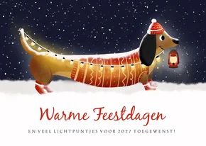 Liefdevolle kerstkaart - Teckel met lampjes in de sneeuw