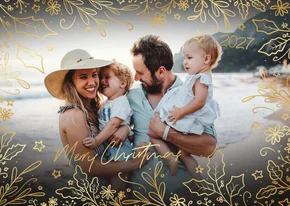 Mooie kerstkaart met sierlijke takjes in goud en foto