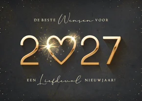 Nieuwjaarskaart met gouden jaartal en een sprankelend hart