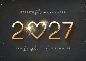 Nieuwjaarskaart met gouden jaartal en een sprankelend hart