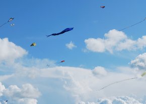 Prachtige fotokaart lucht en vlieger