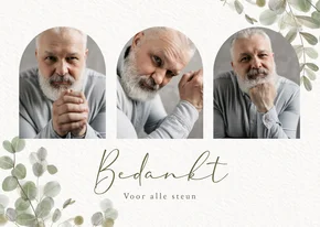 Rouw bedankkaart met groene eucalyptus takjes en foto's