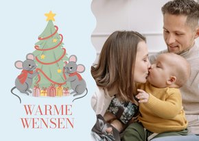 Schattige foto kerstkaart met muisjes en kerstboom