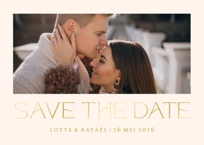 Simpele save the date kaart grote foto en goudfolie