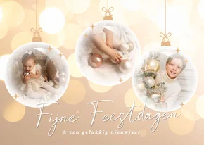 Stijlvolle kerstkaart met fotocollage kerstballen goud