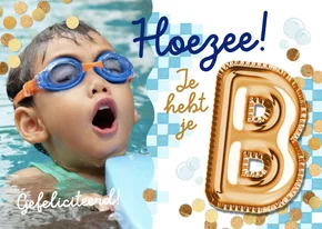 Trendy geslaagdkaart zwemdiploma B foto folieballon goud