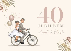 Uitnodiging jubileumfeest fietsend stel met ballonnen