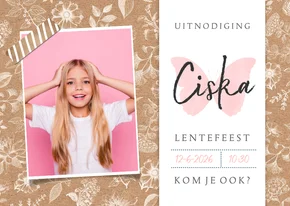 Uitnodiging lentefeest met bloemen, vlinder en foto