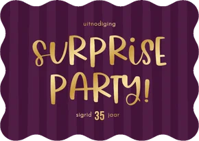 Uitnodiging surpriseparty paars gestreept golfvorm goudlook