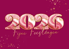 Vrolijke roze kerstkaart met gemarmerd jaartal