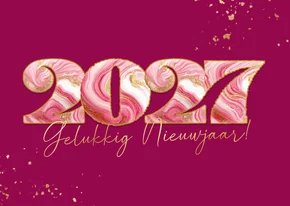 Vrolijke roze nieuwjaarskaart met gemarmerd jaartal